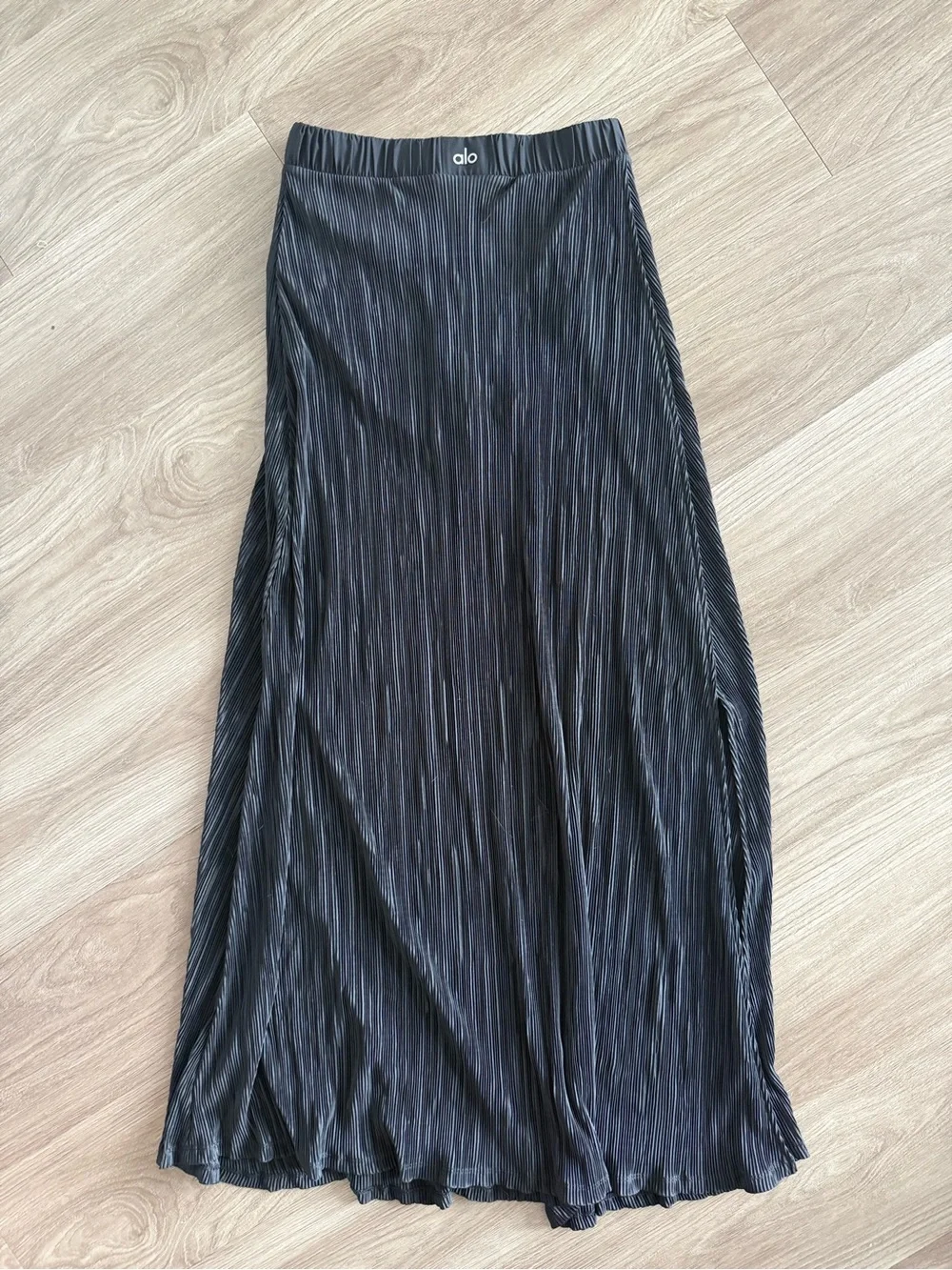 ALO Yoga Black Pleated Maxi Skirt